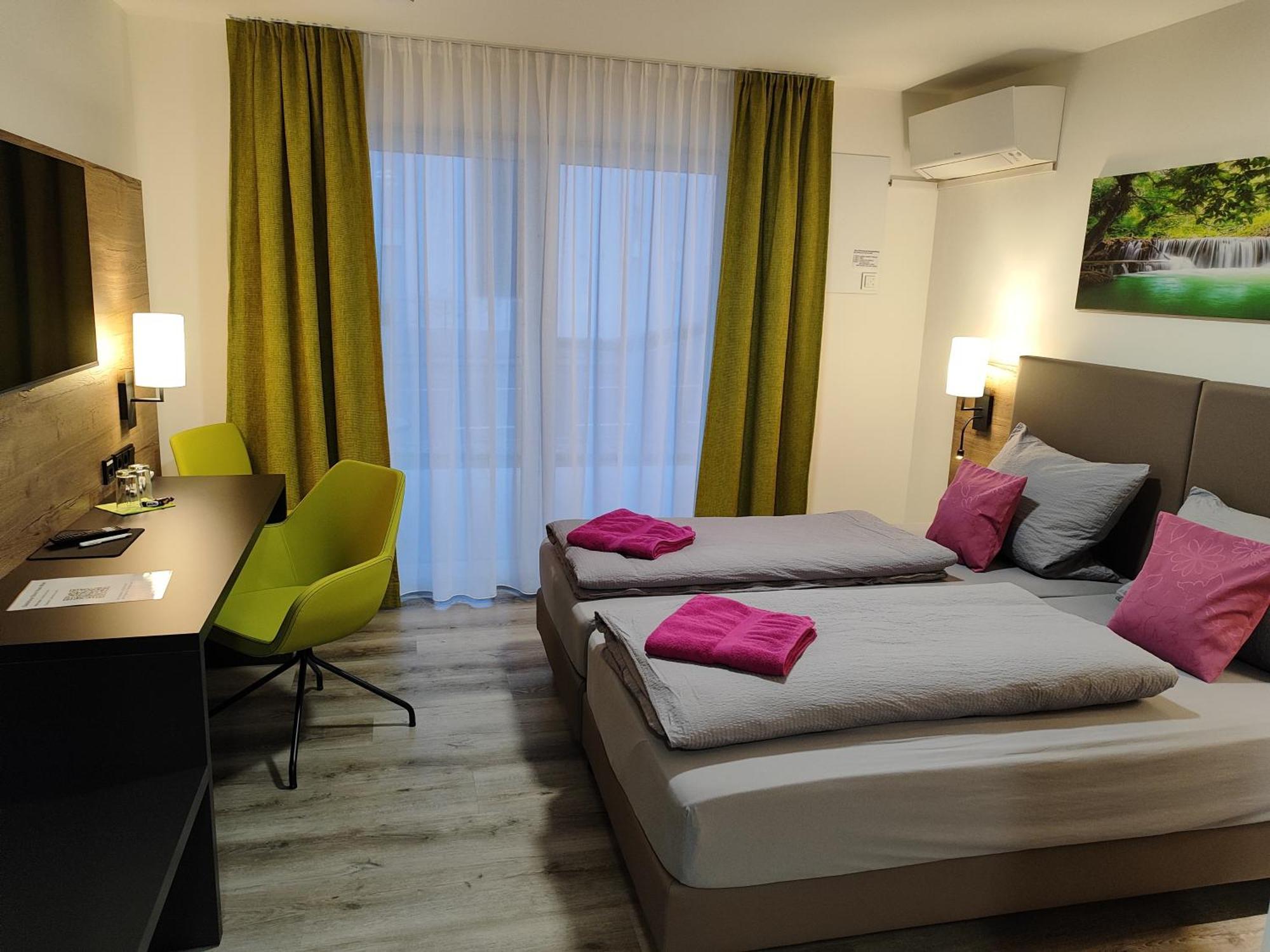 Hotel Gaestehaus Stock Zimmer Trueffeleckle Friedrichshafen Bagian luar foto