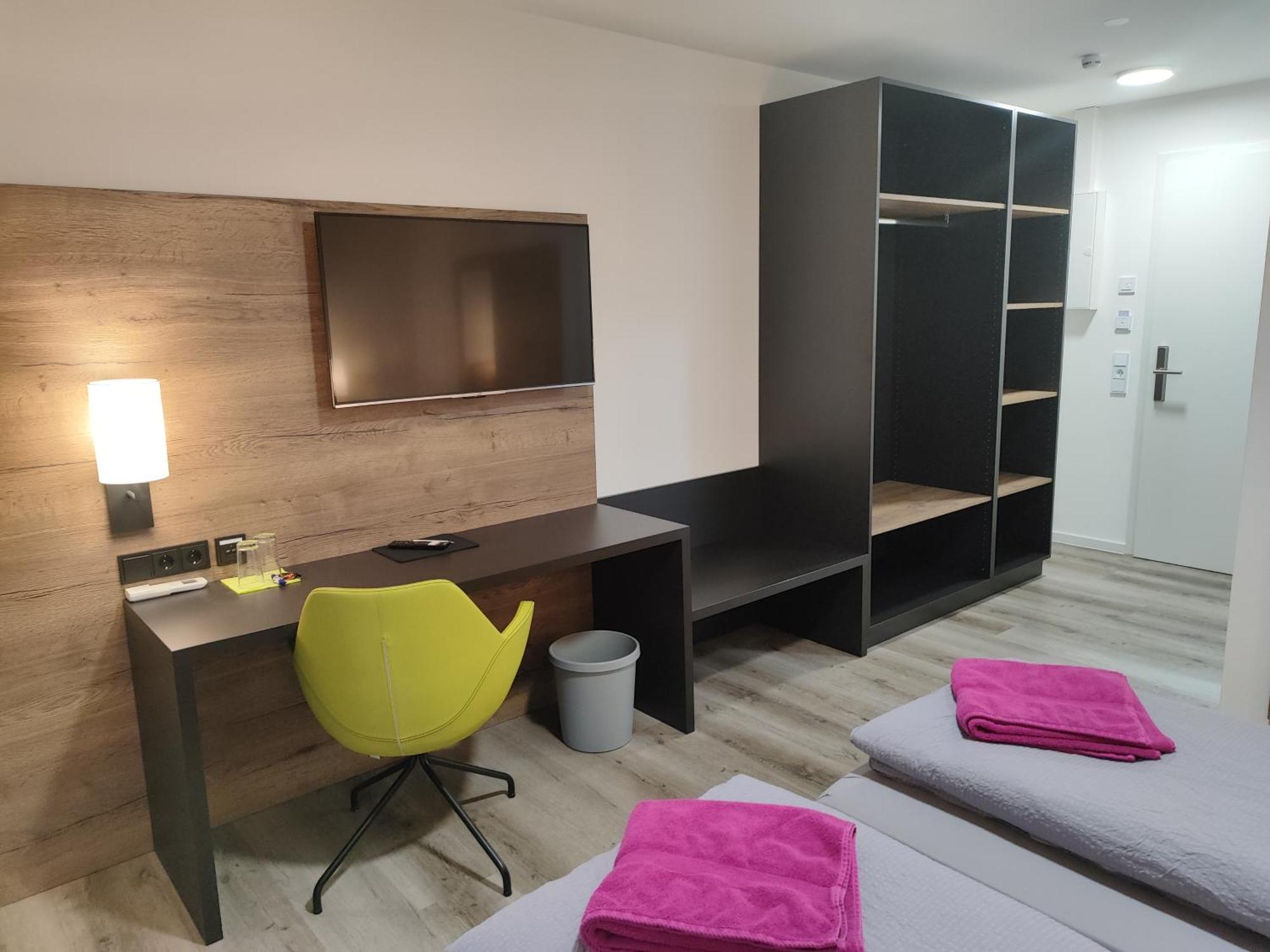 Hotel Gaestehaus Stock Zimmer Trueffeleckle Friedrichshafen Bagian luar foto