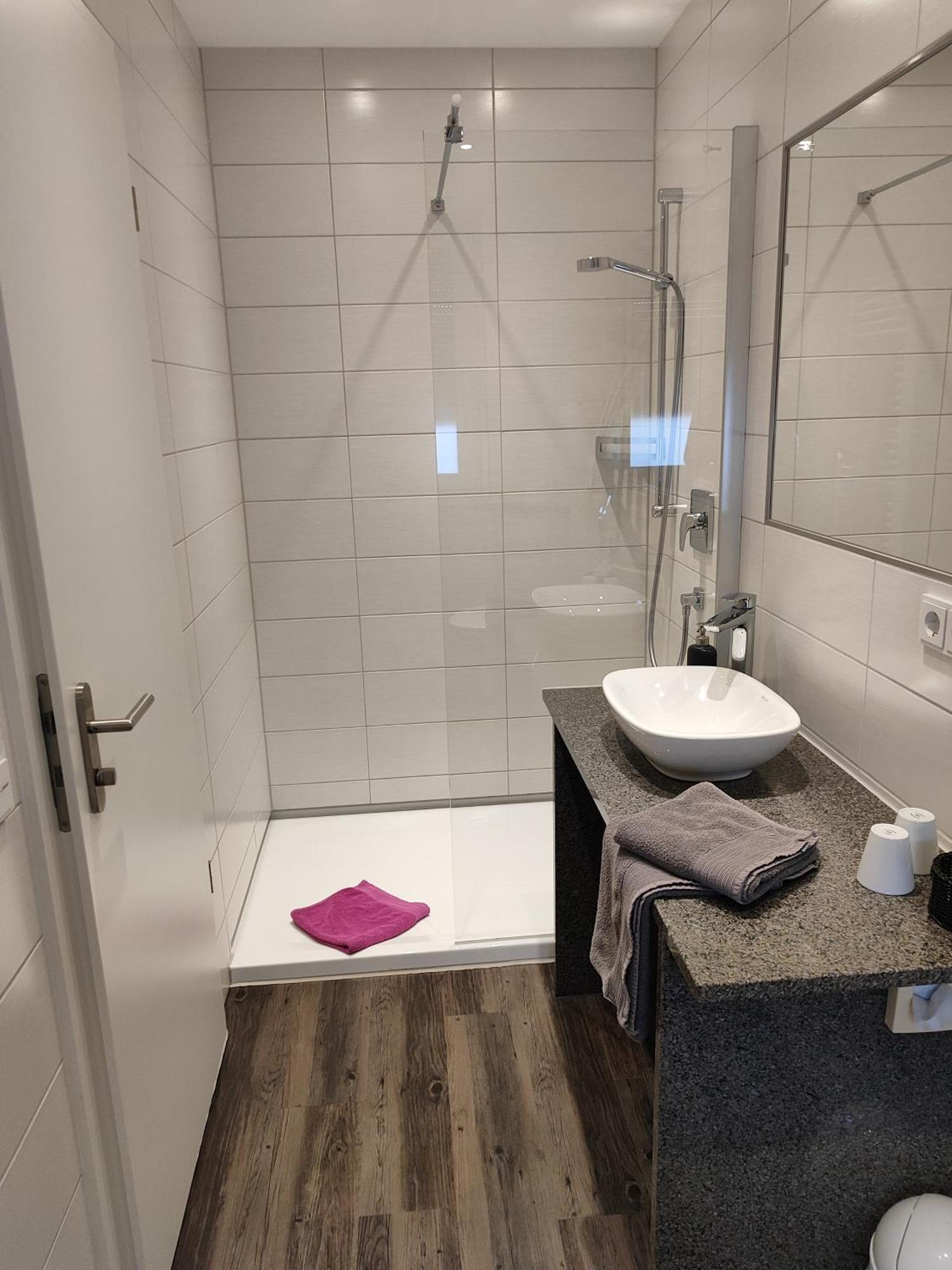 Hotel Gaestehaus Stock Zimmer Trueffeleckle Friedrichshafen Bagian luar foto