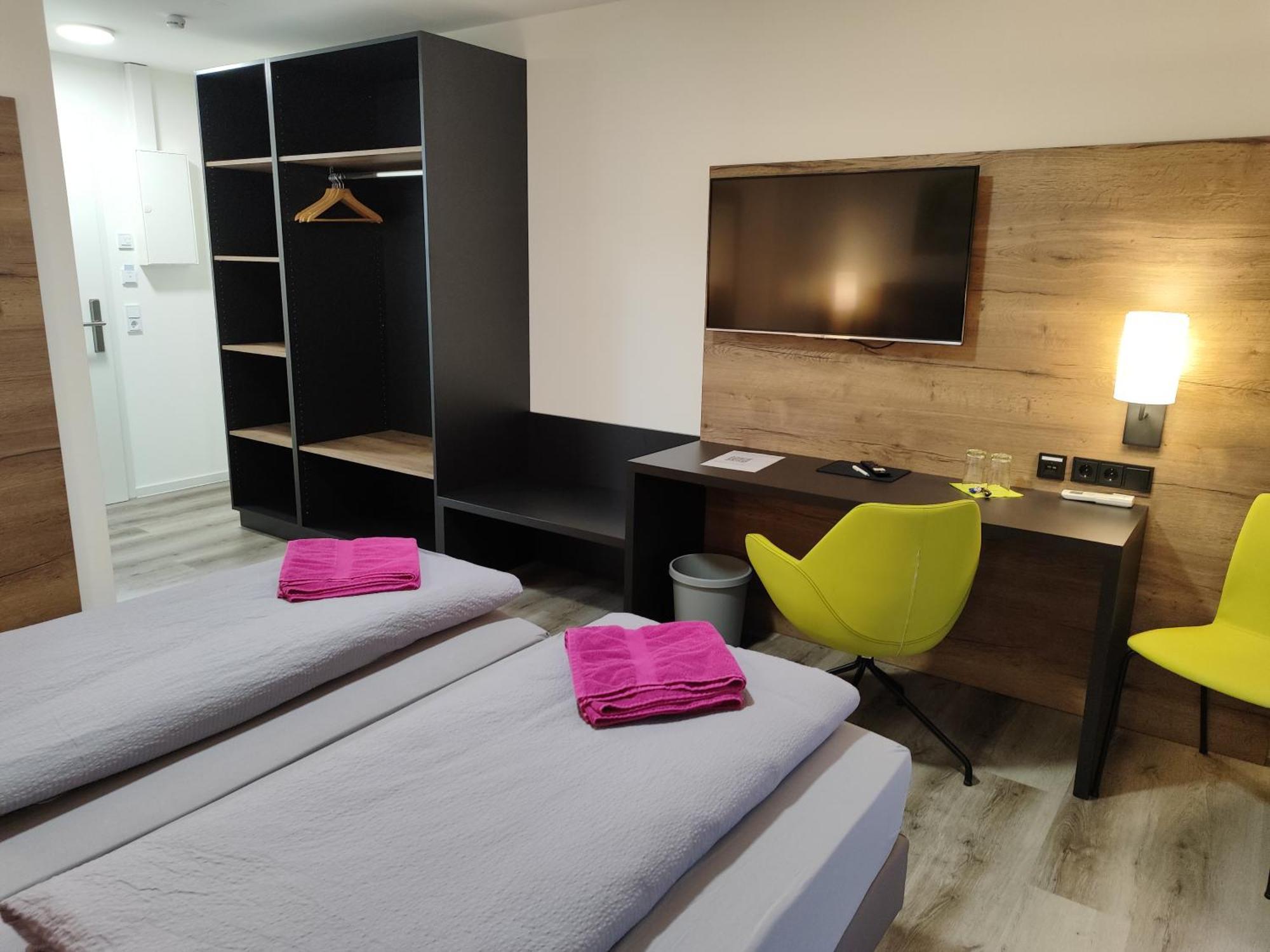 Hotel Gaestehaus Stock Zimmer Trueffeleckle Friedrichshafen Bagian luar foto