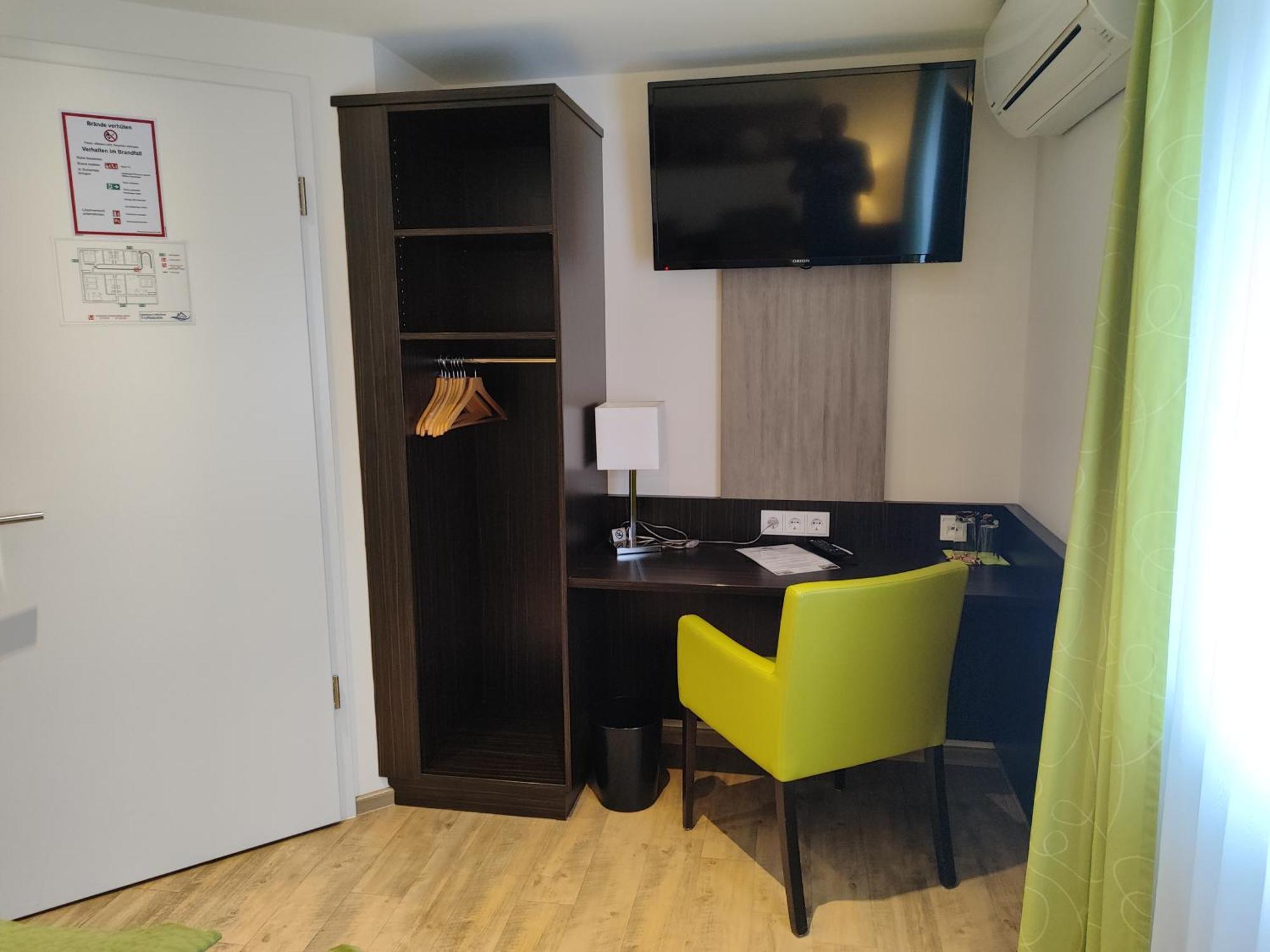 Hotel Gaestehaus Stock Zimmer Trueffeleckle Friedrichshafen Bagian luar foto