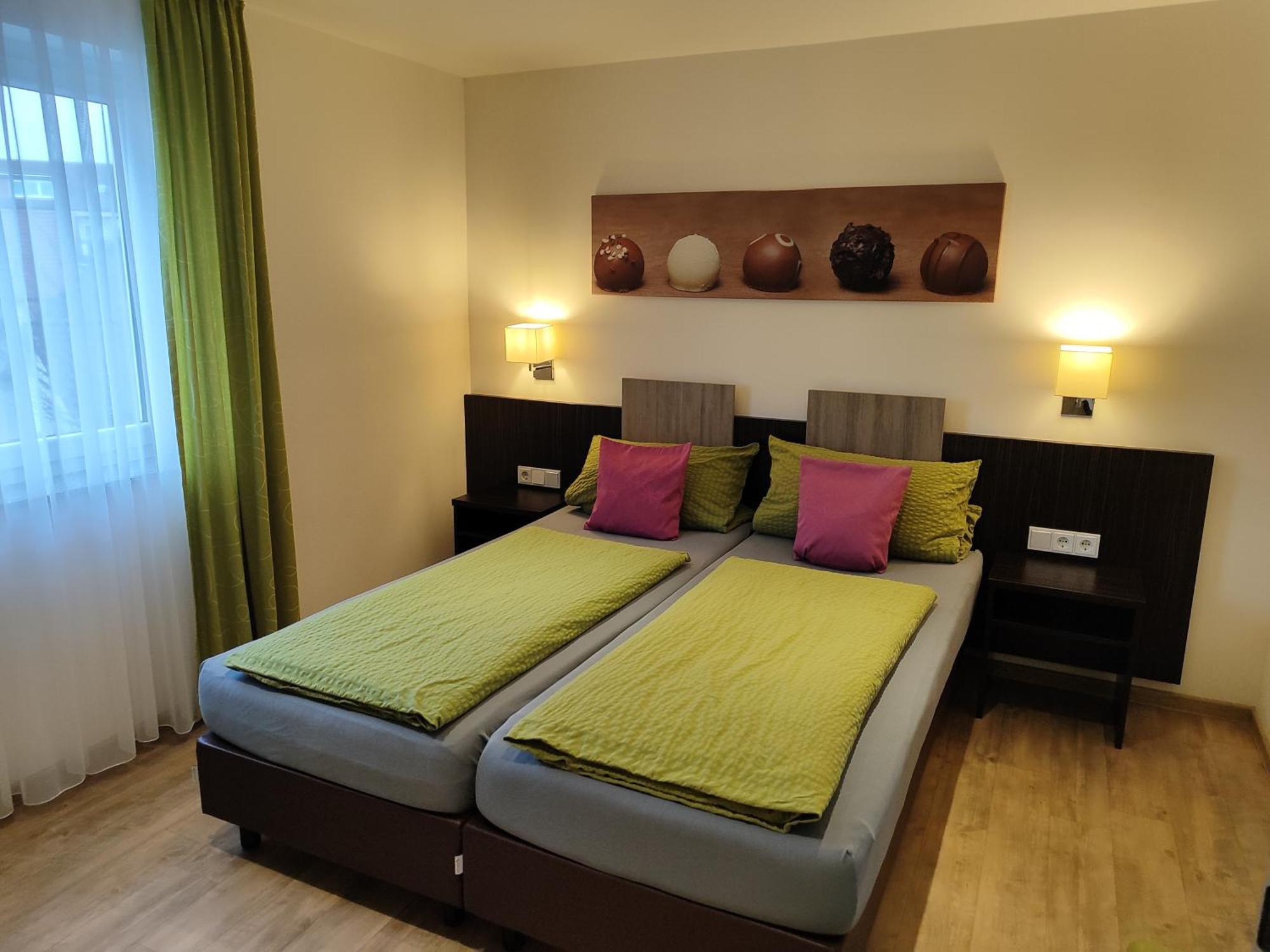 Hotel Gaestehaus Stock Zimmer Trueffeleckle Friedrichshafen Bagian luar foto