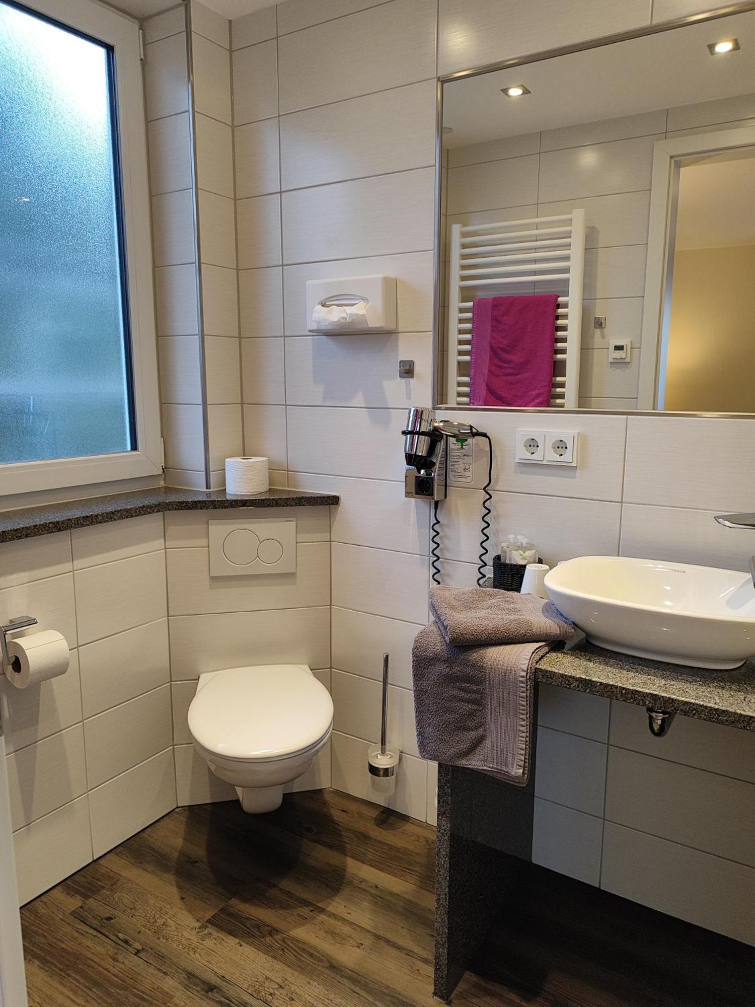 Hotel Gaestehaus Stock Zimmer Trueffeleckle Friedrichshafen Bagian luar foto